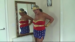 Ώρα Slut στο Κοστόμπα Ρόλων ως Wonder Women